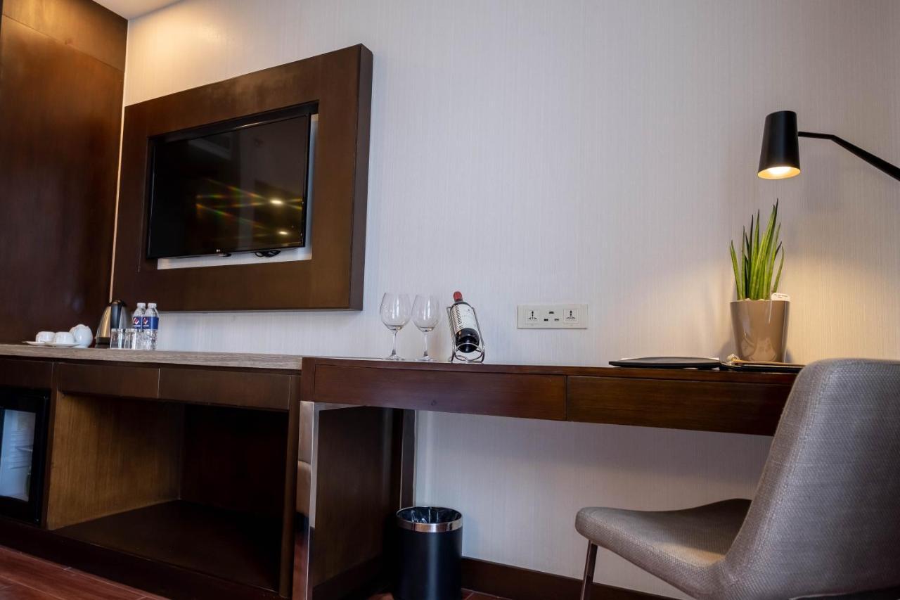 Wynwood Hotel Pasig City Экстерьер фото